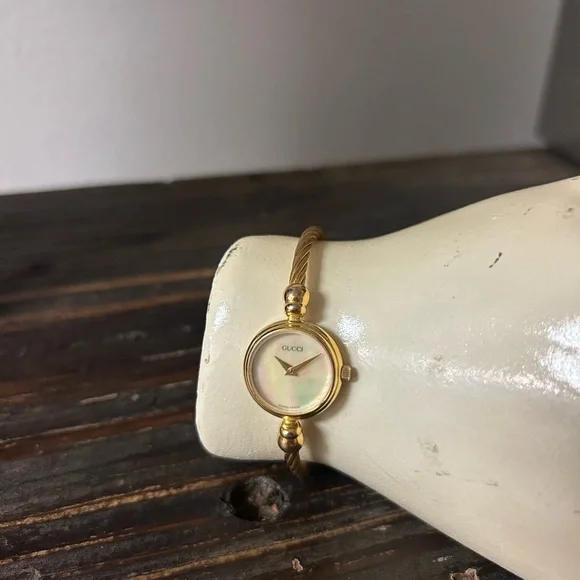 Gucci vintage women's watch wrap cable band with pearl face
In working order! - Picture 2 of 8